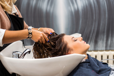 Zabiegi odżywcze dla włosów: co wybrać w salonie fryzjerskim? -  Royal Hair - Blog